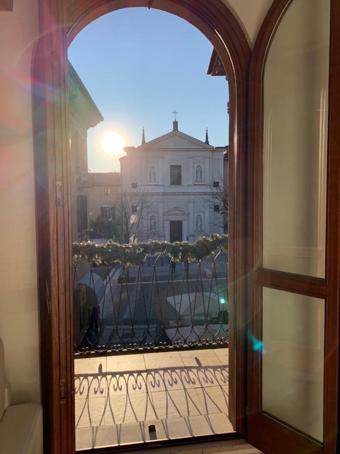 Palazzo Teatro Vecchio-Holiday Suites Сало Экстерьер фото
