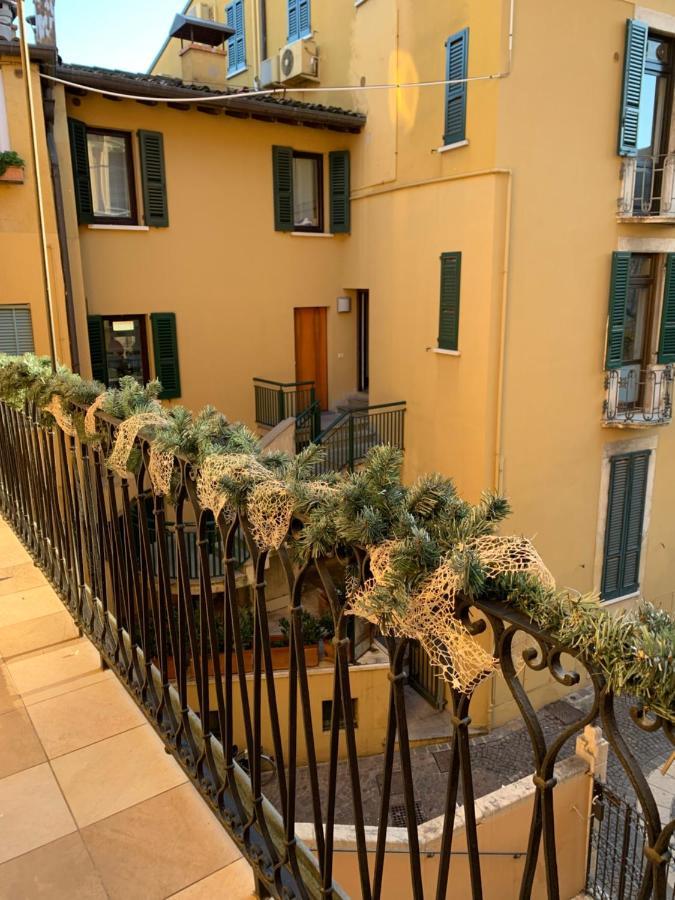 Palazzo Teatro Vecchio-Holiday Suites Сало Экстерьер фото