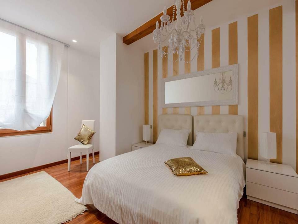 Palazzo Teatro Vecchio-Holiday Suites Сало Экстерьер фото
