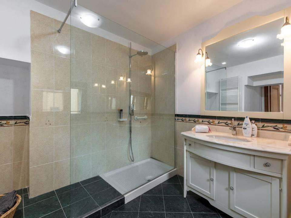 Palazzo Teatro Vecchio-Holiday Suites Сало Экстерьер фото
