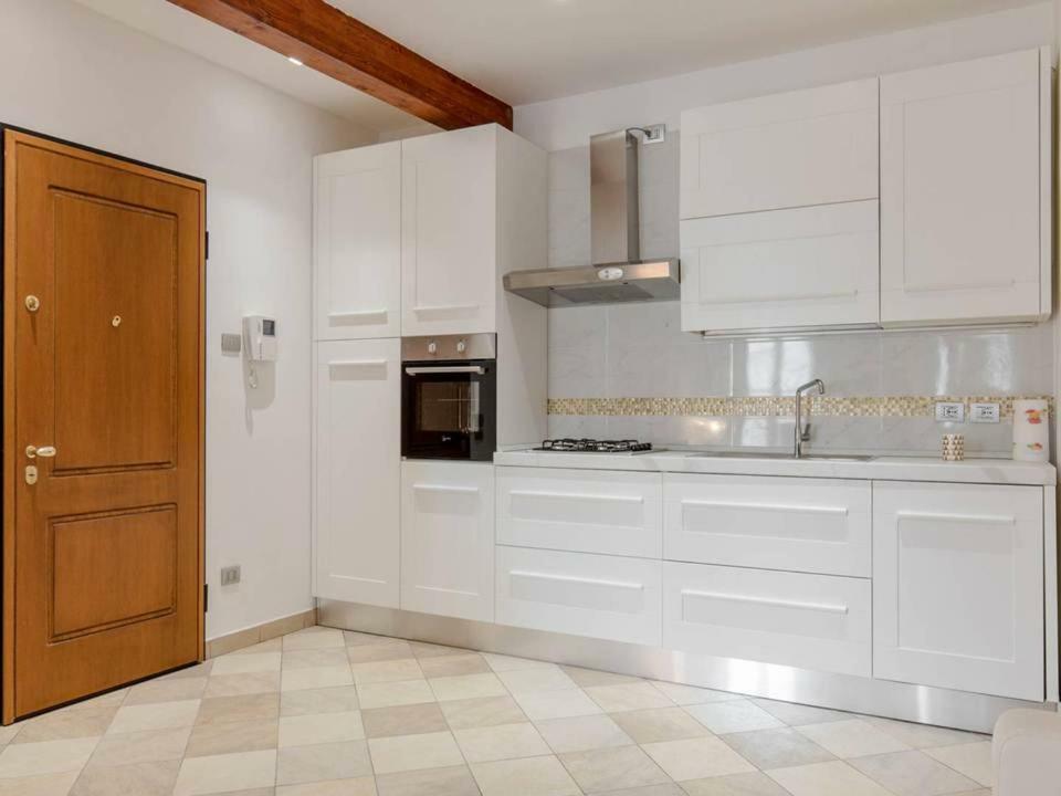 Palazzo Teatro Vecchio-Holiday Suites Сало Экстерьер фото
